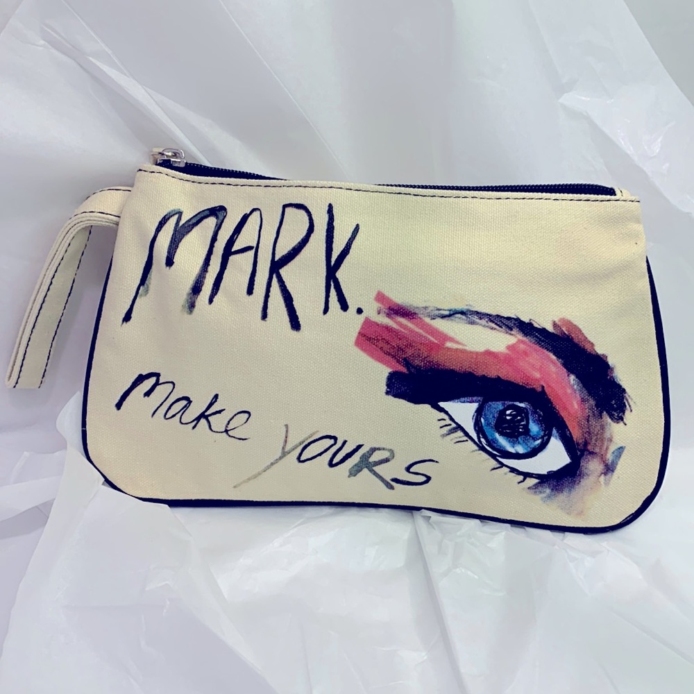 Make your mark wristlet super cute. Top Zip with faux leather piping